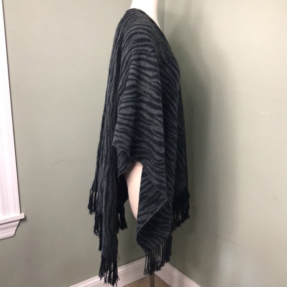 Knit Wrap Shawl Black Gray Stripe Zebra Print Poncho One Size. - Picture 6 of 9